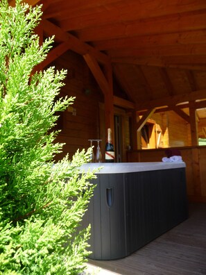 Bain à remous extérieur