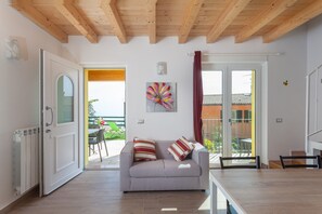 Interior - Holiday Apartment "Casa Vacanze Marisol" with Stunning Lake Garda View (Bassanega)