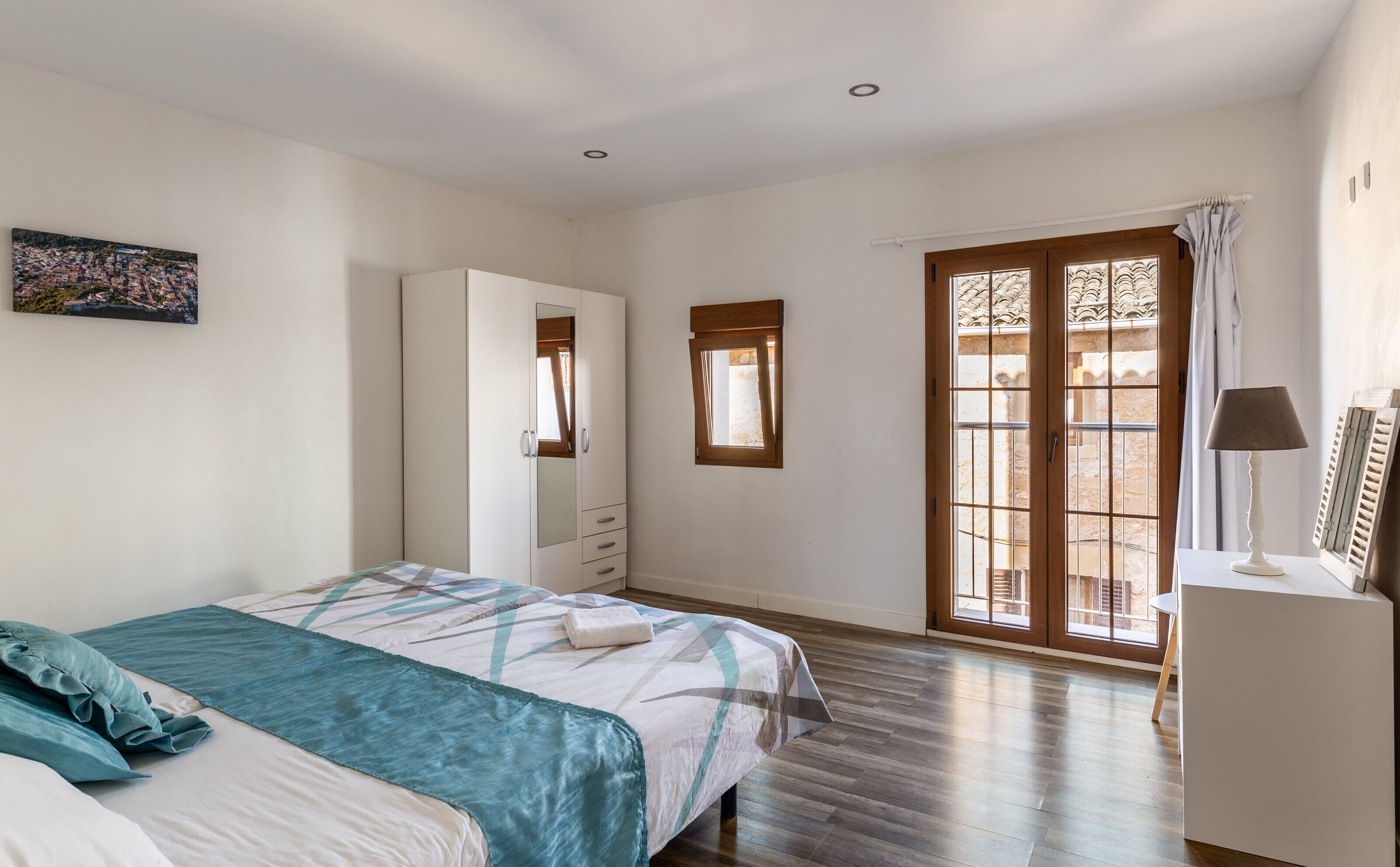 4 habitaciones, tabla de planchar con plancha y wifi gratis 