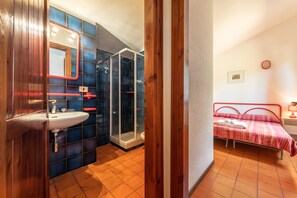 Douche, serviettes fournies