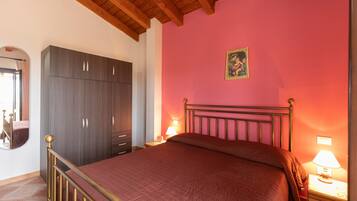 3 Schlafzimmer, Bügeleisen/Bügelbrett, Bettwäsche