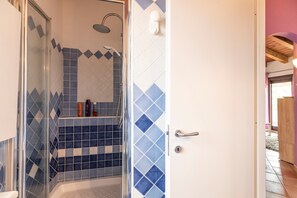 Shower, free toiletries, hair dryer, towels