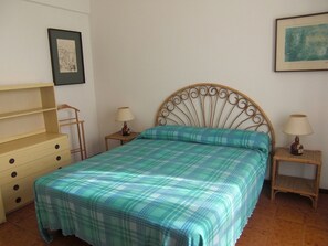 2 bedrooms, bed sheets