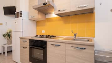 KĂŒhlschrank, Mikrowelle, Ofen, Herdplatte