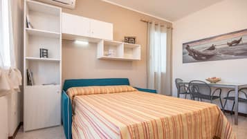 1 bedroom, bed sheets