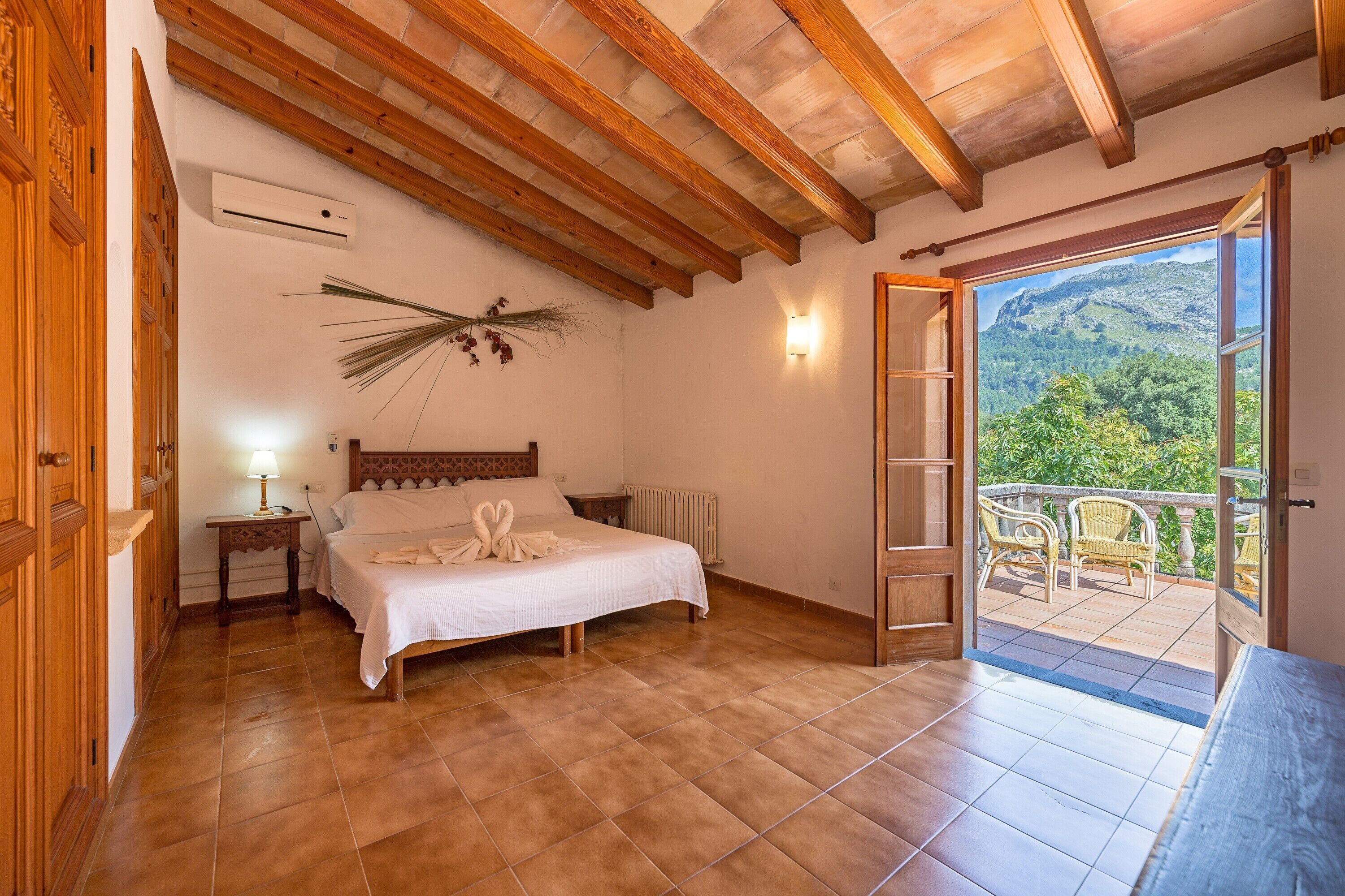 6 makuuhuonetta, silitysrauta/-lauta, ilmainen Wi-Fi, vuodevaatteet