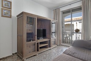 2 bedrooms, iron/ironing board, bed sheets