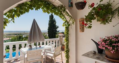 Charming Holiday Home "Bambú" with Outdoor Pool