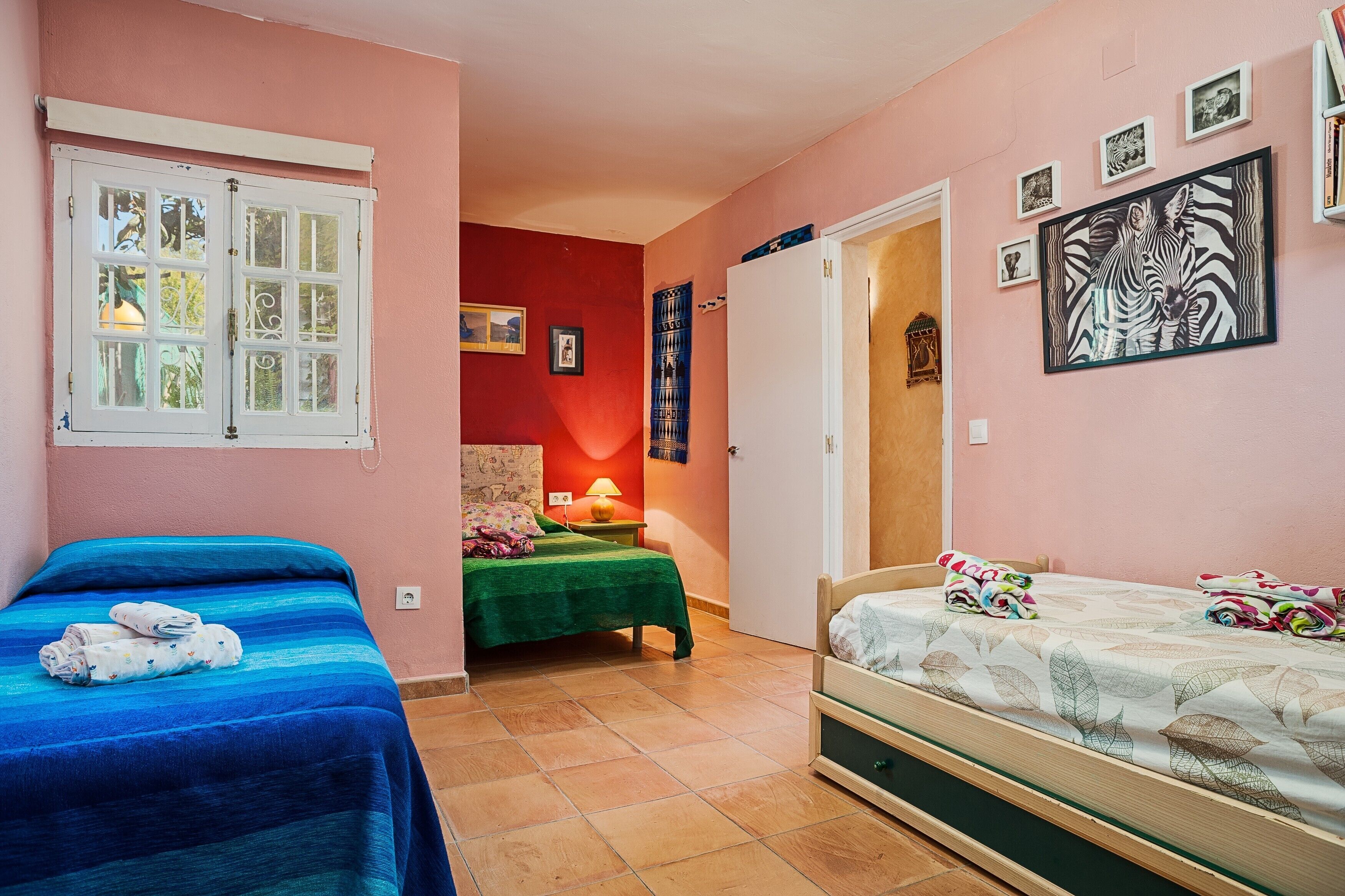 4 bedrooms, iron/ironing board, free WiFi, bed sheets