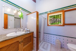 تجهيزات دش، مجففات شعر، مناشف