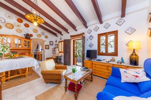 TV, caminetto, lettore DVD