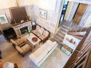 TV, fireplace
