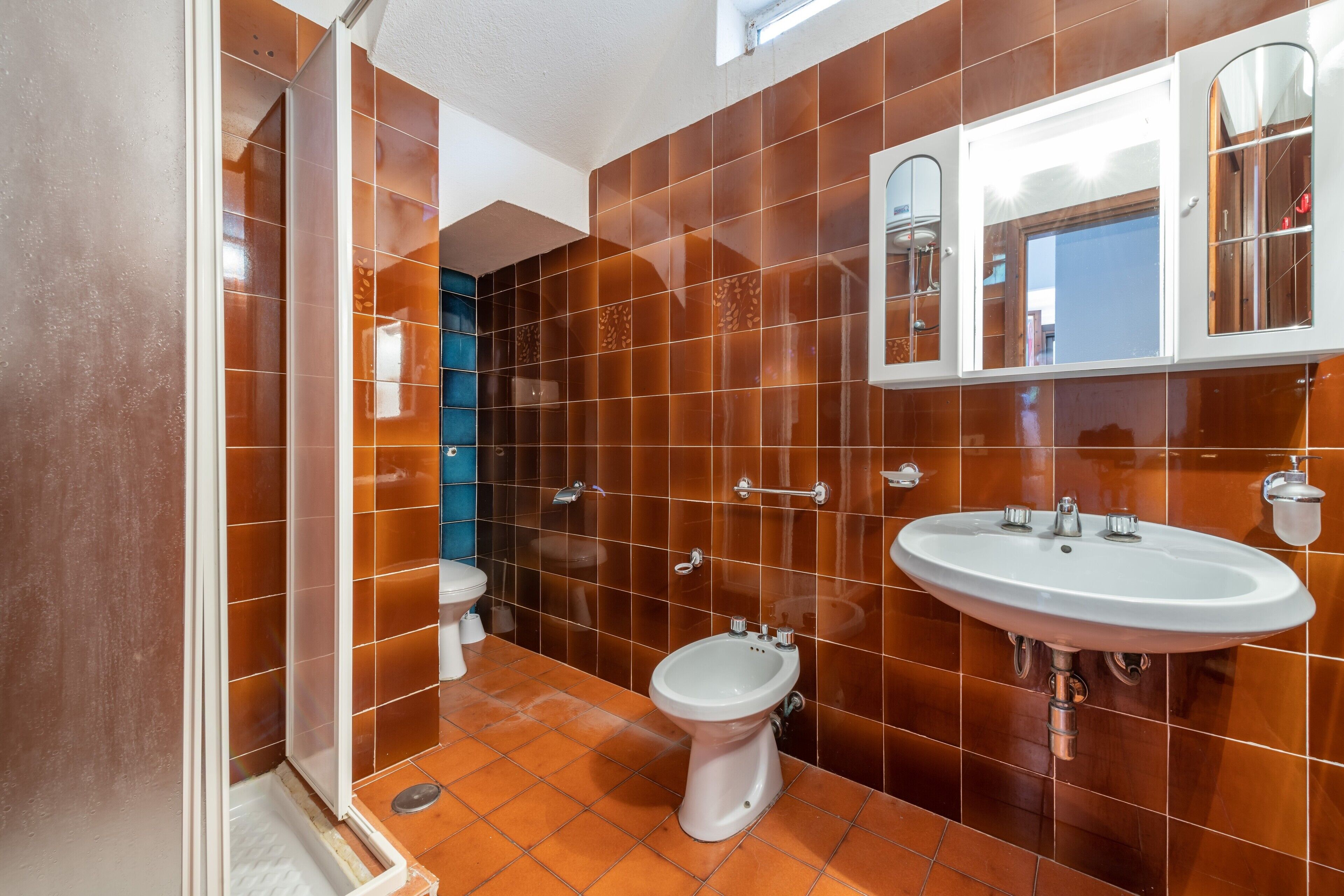 Shower, towels