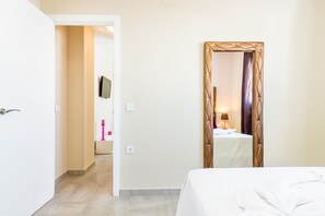 1 habitación, tabla de planchar con plancha, wifi gratis y ropa de cama 