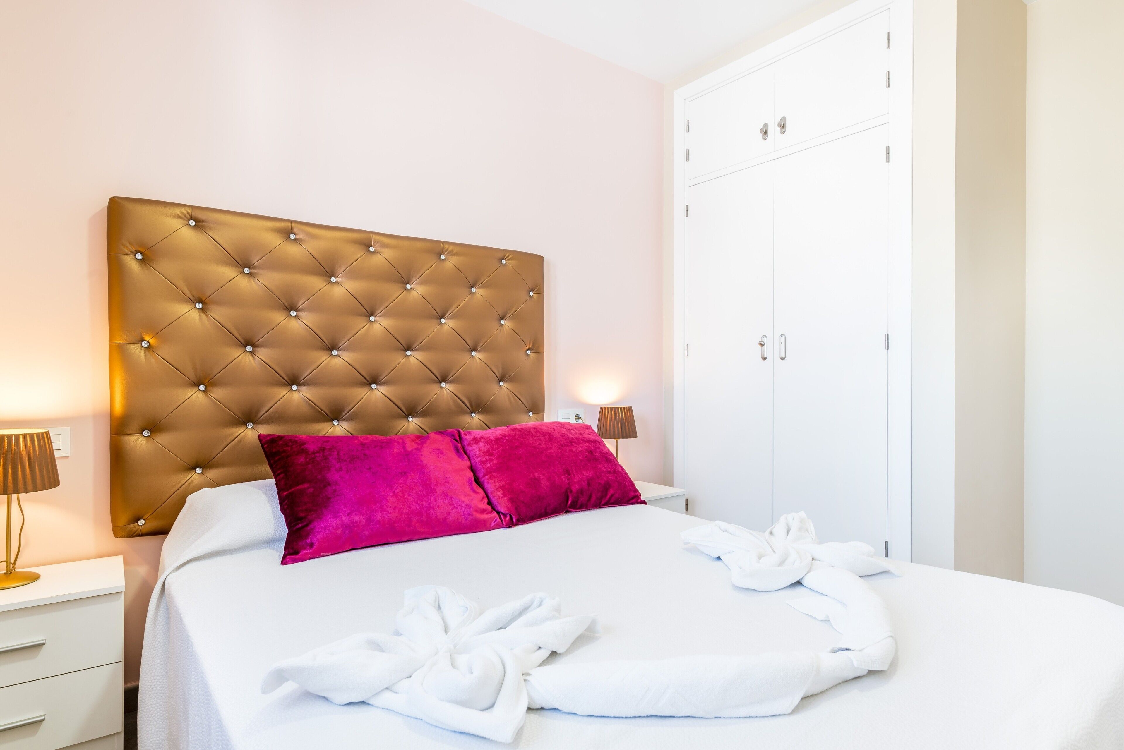 1 chambre, fer et planche à repasser, Wi-Fi gratuit, draps fournis