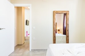 1 chambre, fer et planche à repasser, Wi-Fi gratuit, draps fournis