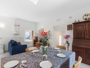 Dining - Bright and Modern Holiday Apartment "Casa Silvia" (Albisano)