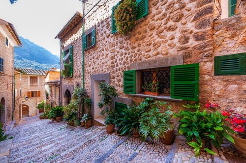 Charming holiday home in the centre – Casa Can Murons