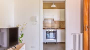 Réfrigérateur, four, plaque de cuisson, cafetiÚre/bouilloire