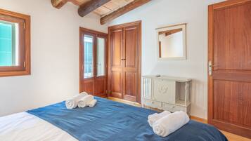 3 slaapkamers, een strijkplank/strijkijzer, gratis wifi, beddengoed