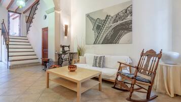 TV, fireplace, stereo