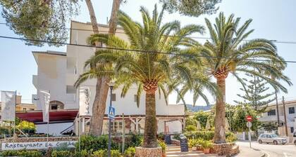 Charming Holiday Apartment "La Cabanya 3C" with Shared Pool, Terrace & Wi-Fi