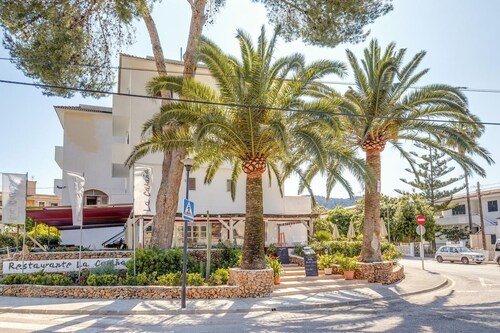 Charming Holiday Apartment "La Cabanya 3C" with Shared Pool, Terrace & Wi-Fi