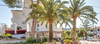 Charming Holiday Apartment "La Cabanya 3C" with Shared Pool, Terrace & Wi-Fi