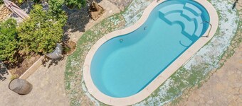 Charming Holiday Apartment "La Cabanya 3C" with Shared Pool, Terrace & Wi-Fi