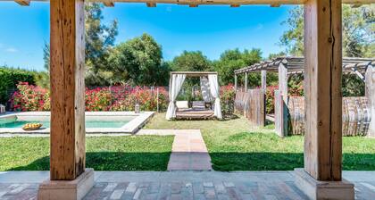 Holiday Home 'El Acebuche' with Private Pool, Terrace & Wi-Fi