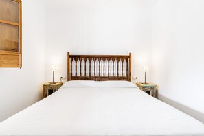 2 slaapkamers, een strijkplank/strijkijzer, gratis wifi, beddengoed