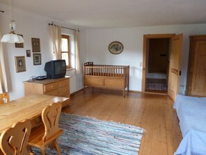 4 quartos, Wi-Fi de cortesia, roupa de cama