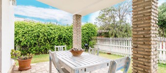 Modern Holiday Home "El Madroño" with Pool