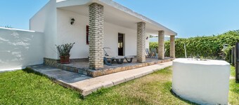 Casa Vacacional 'El Olivo' con Piscina Compartida, Terraza Privada y Wi-Fi