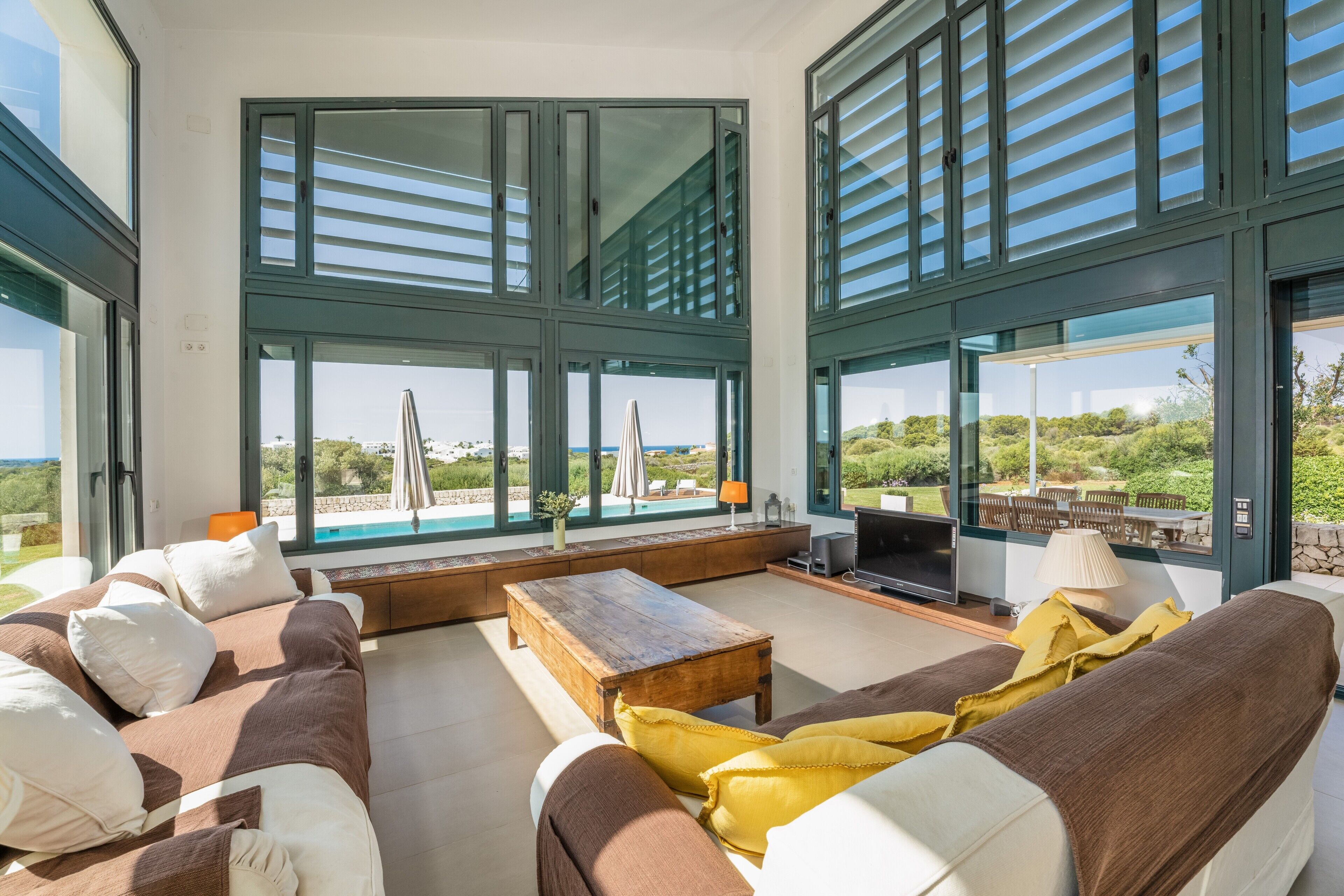 TV, DVD-spiller og stereoanlegg