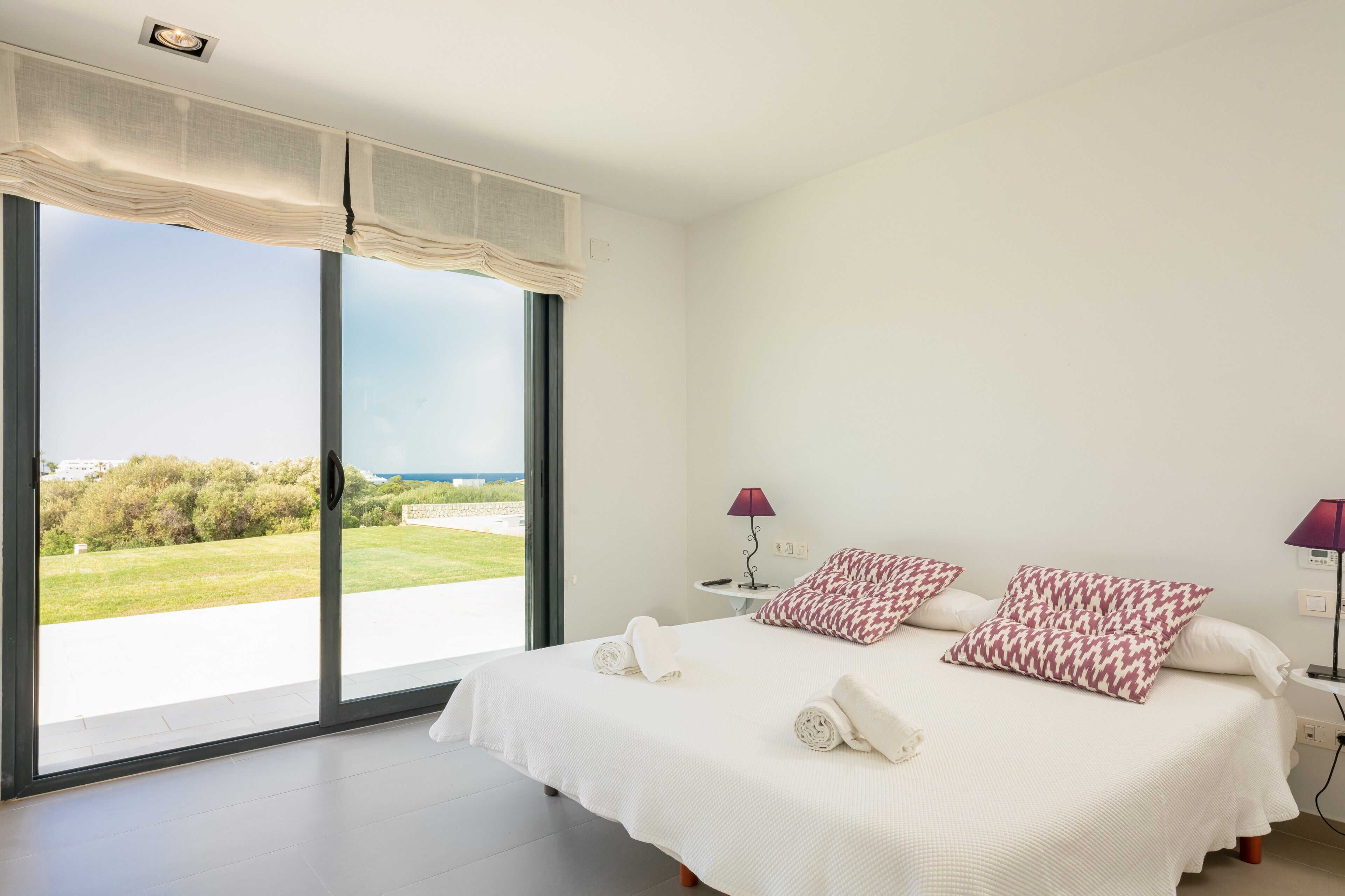 5 dormitorios, tabla de planchar con plancha, wifi gratis y ropa de cama