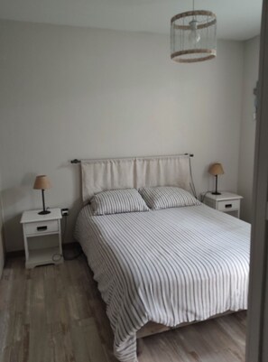 3 bedrooms, iron/ironing board, travel cot, free WiFi