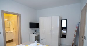 1 chambre, fer et planche à repasser, Wi-Fi gratuit, draps fournis