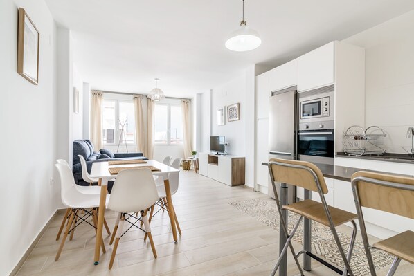 Dining - Ideally Located Holiday Apartment "La Bonita" with Wi-Fi and Sea Views (Conil)