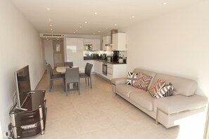 Living area - Johnny-2027-On the Croisette with a beautifull view (Cannes)