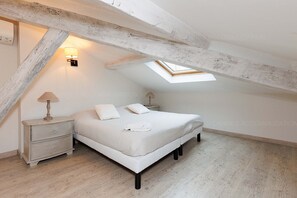 1 chambre, fer et planche à repasser, Wi-Fi gratuit, draps fournis