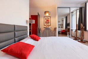 Iron/ironing board, free WiFi, bed sheets