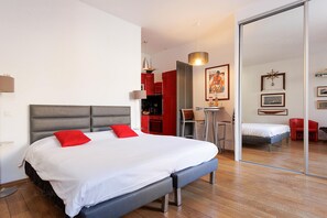 Iron/ironing board, free WiFi, bed sheets