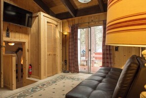 TV connectée, cheminée, baby-foot, table de tennis de table