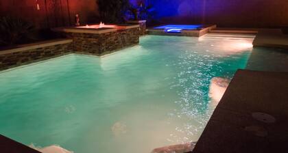 Destination de vacances! Maison privée avec piscine et spa.