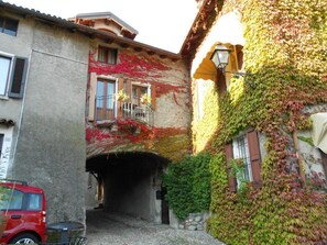 Exterior - Little House on the Bridge - See Reviews of charming stays in history! (Menaggio)