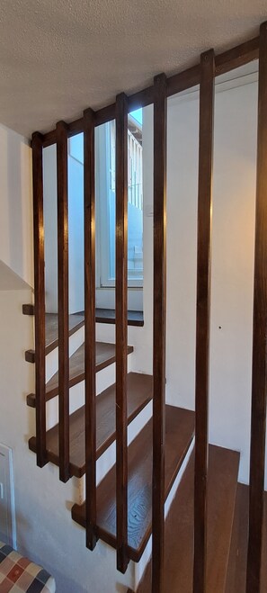 Interior - Little House on the Bridge - See Reviews of charming stays in history! (Menaggio)