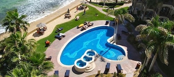 Surfer's Paradise! Beachfront Las Olas Penthouse San Jose del Cabo