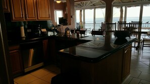 Fridge, microwave, oven, stovetop - Surfer's Paradise! Beachfront Las Olas Penthouse San Jose del Cabo (San Jose del Cabo)