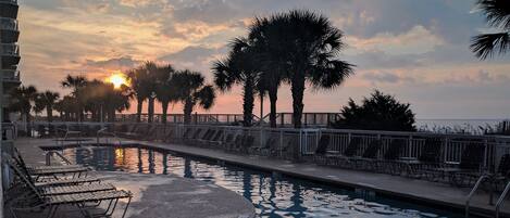 Piscine couverte, piscine extérieure